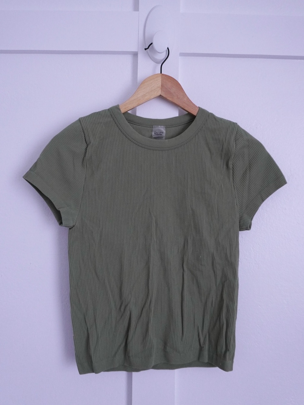 Aritzia Sunday Best Ribbed Sinch Seamless Short Sleeve Tee Green